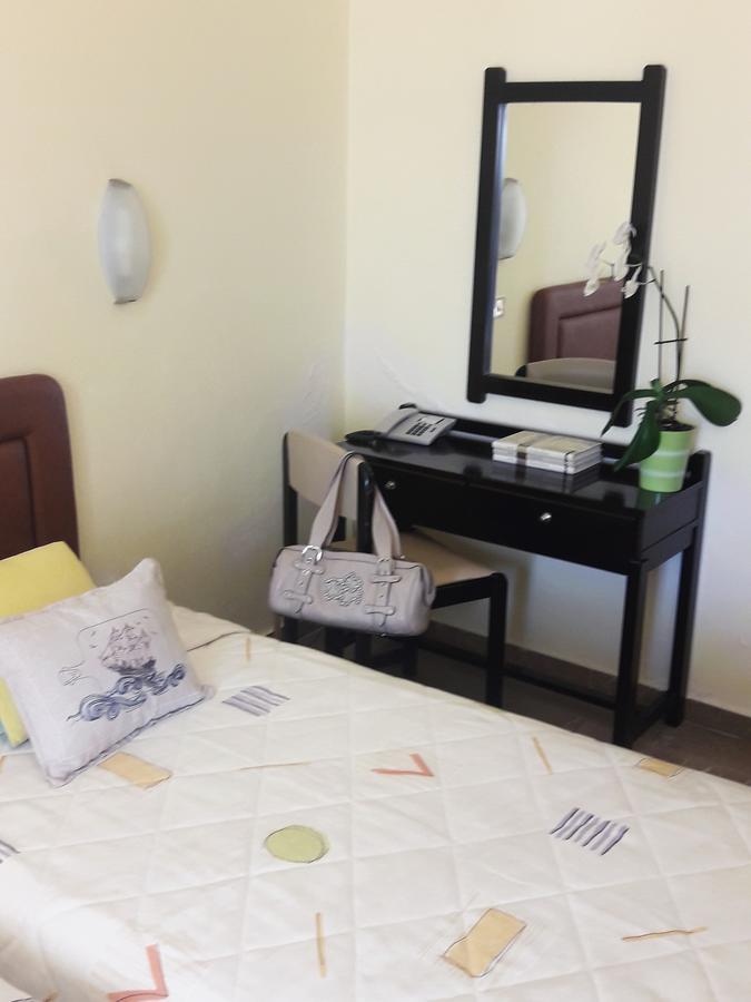 Hotel Florakis Livanátai Esterno foto